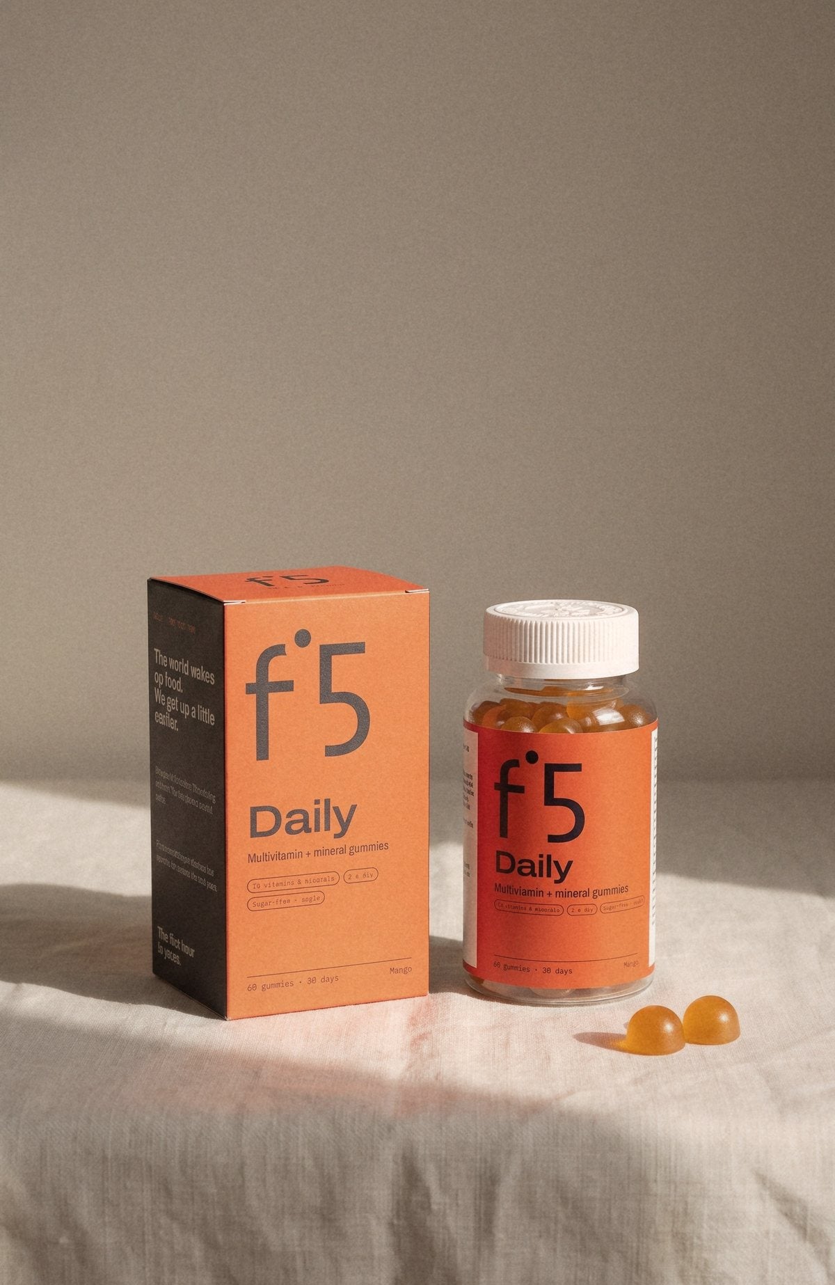 f°5 Daily box and jar on linen