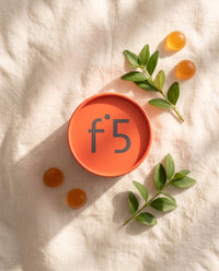 f°5 Daily lid from above with gummies
