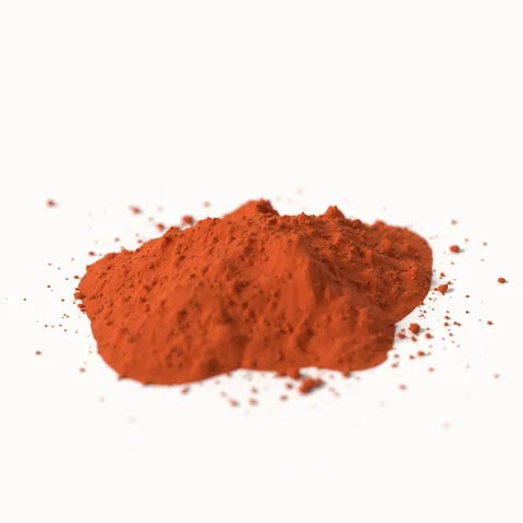 Majhen kupček rdeče oranžnega prahu: beta-karoten (3D upodobitev)
